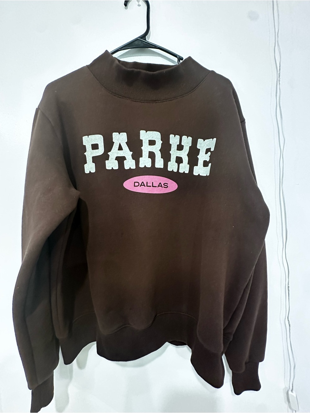 Parke Dallas Women’s Brown Graphic Sweatshirtw
